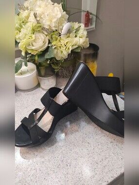 Stylish ✨Charles David Black Open-Toe Block Heel Sandals🩰